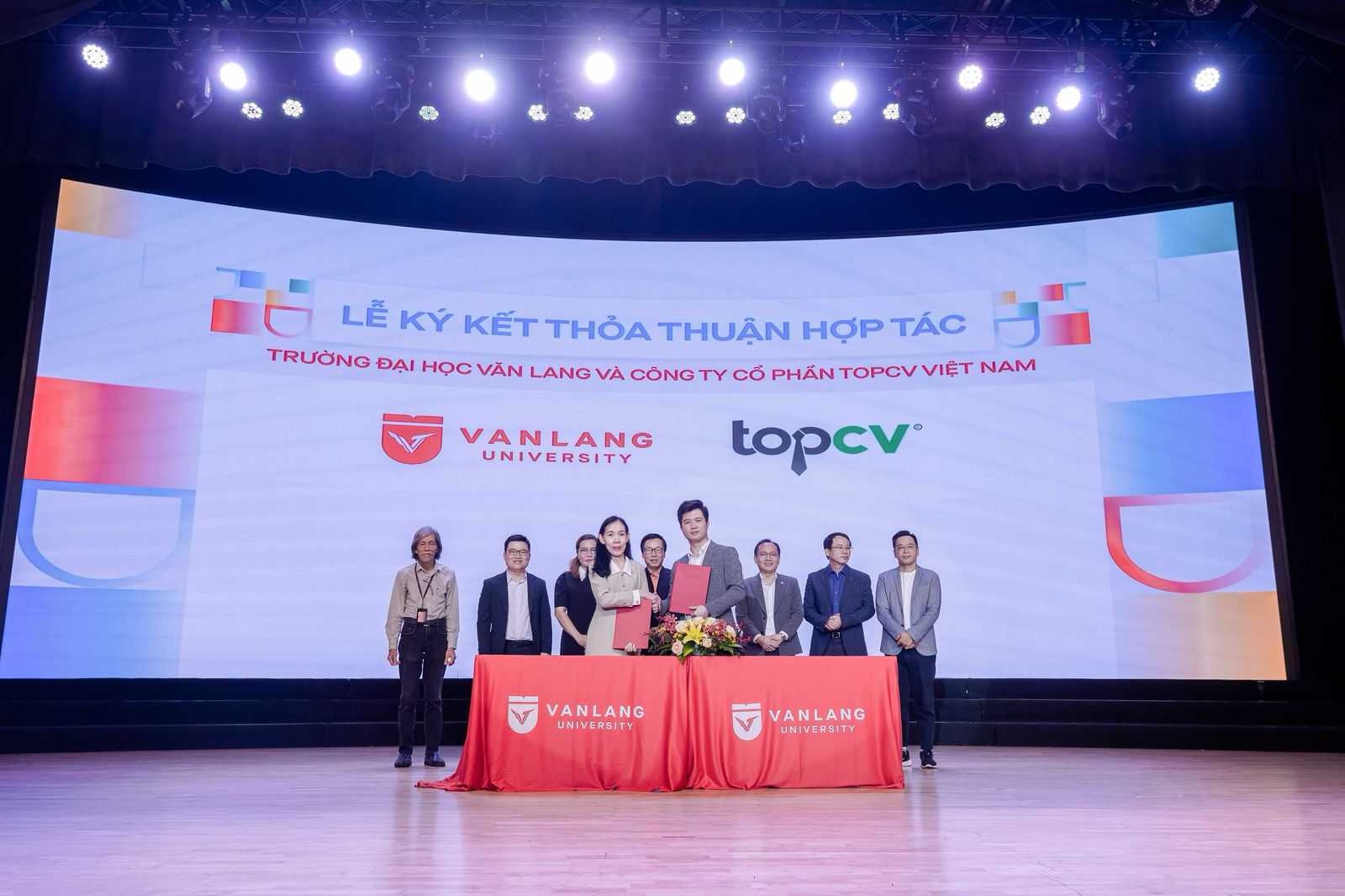 Lễ ký kết thỏa thuận hợp tác cùng VANSAM và TopCV